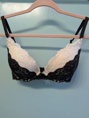 Victoria's Secret Two-Tone Lace Plunge Bra — Black & White
